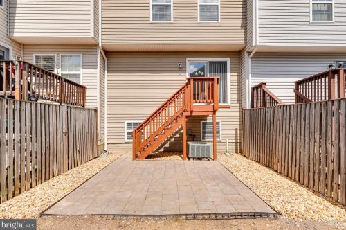 33 Holmes Dr, Charles Town WV 25414-4412 exterior