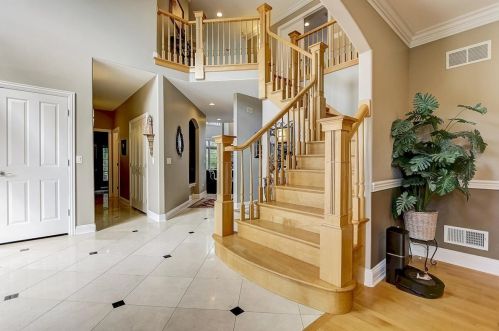 6919 Fieldstone Dr, Willowbrook IL  60527-5295 exterior