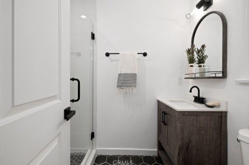 11609 Atkinson Ave, Hawthorne CA  90250-1827 exterior