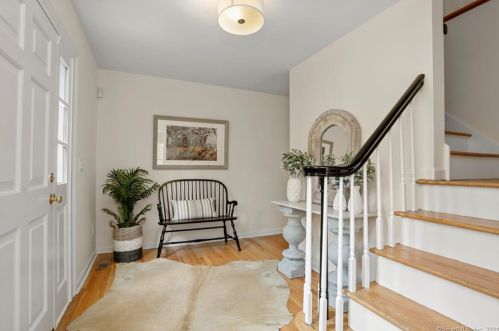 8 Ridge Farms Rd, Norwalk, CT 06850-2717