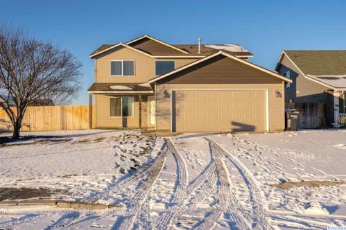 5715 Fillmore Dr, Pasco, WA 99301-8433