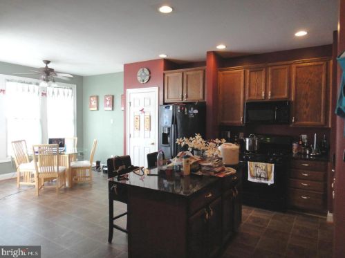 6866 Witton Cir, Gainesville VA  20155-4420 exterior