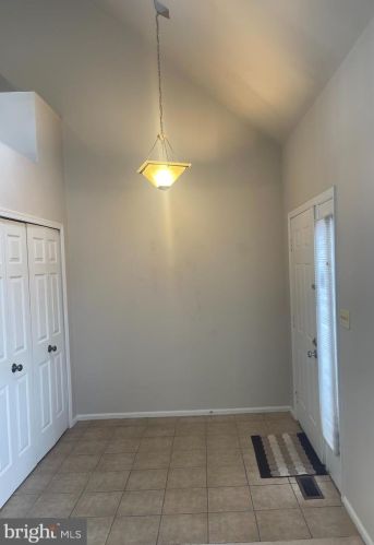 9 Hanover Ct, Princeton, NJ 08540-7066