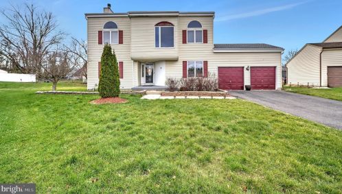 8 Diamond Ct, Willingboro, NJ 08046-3164