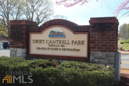 3196 Liberty Commons Dr, Kennesaw GA  30144-2381 exterior