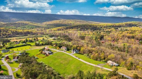 365 Prado Way, Berkeley Springs WV  25411-3264 exterior