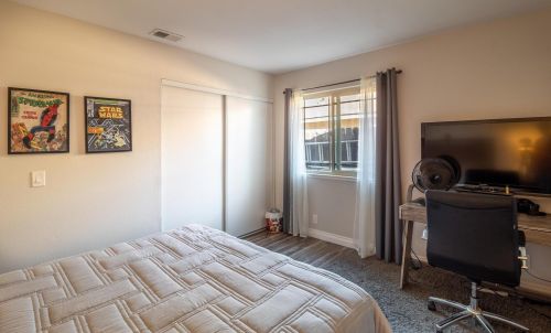 6875 Crest Ave, Riverside CA  92503-1162 exterior