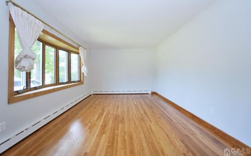 303 Grove Ave, Metuchen, NJ 08840-1617