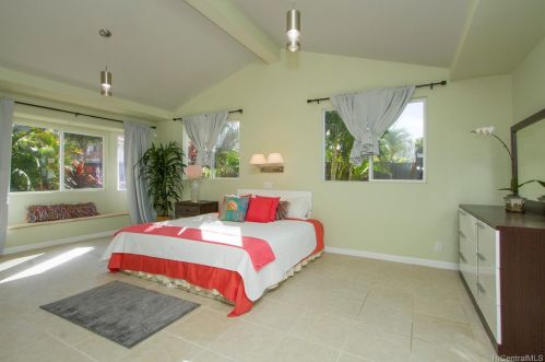6857 Niumalu Loop, Honolulu HI  96825-1646 exterior