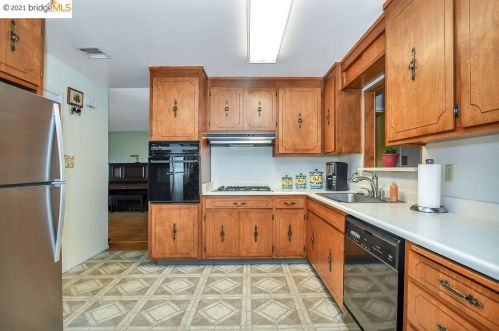 3562 Skylark Dr, Concord CA  94520-1515 exterior