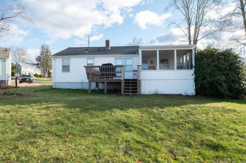 11 Dobson Cir, Middletown CT  06457-4603 exterior