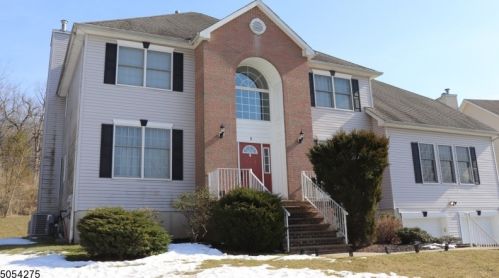 5 Januson Ct, Town Center, NJ 07052-3657