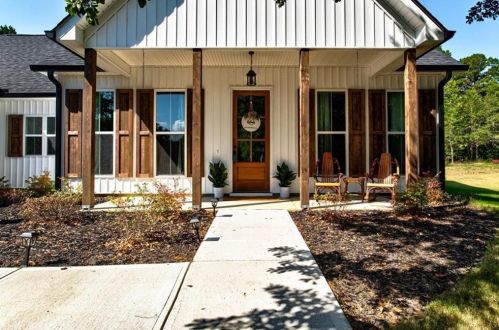 305 Old Brock Rd, Rockmart, GA 30153-6327