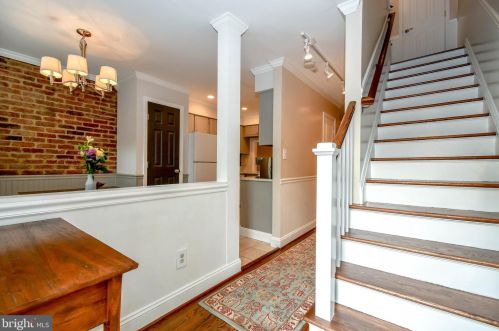 5918 Prince James Dr, Springfield, VA 22152-1109