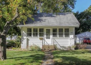 933 53rd St, Moline, IL 61265-2752