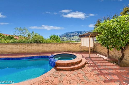 5420 Luis Dr, Calabasas, CA 91301-4051