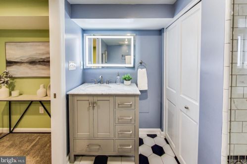 6608 Gude Ave, Silver Spring MD 20912-4827 exterior