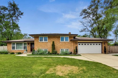 9330 Delphia Ave, Niles, IL 60714-5752