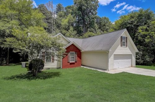 3121 Autumn Woods Dr, Loganville, GA 30052-3635