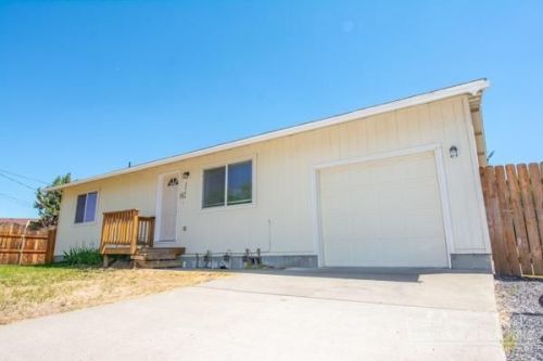 2446 25th St, Eagle Crest, OR 97756-9433