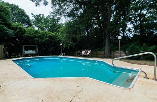 109 Chantilly Dr, Warner Robins GA  31088-6329 exterior