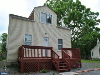 37 7th Ave, Trenton, NJ 08619-3226