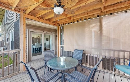 1151 Bradbury Cir, Carol Stream IL  60188-3903 exterior