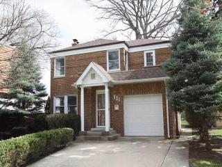 521 Berkeley Rd, North Riverside, IL 60546-1705