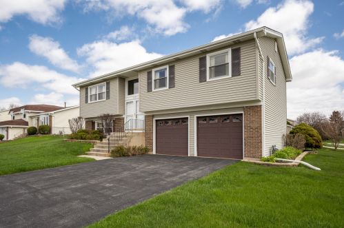 1695 Schmale Rd, Glendale Heights, IL 60139-2453