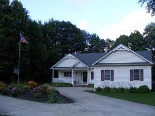 1854 Bridgeview Ln, Conneaut, OH 44030-3065