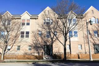 701 Lyster Rd, Highwood, IL 60040-2007