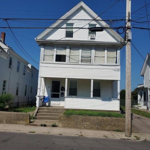 14 Pond St, Westerly, RI 02891-1506