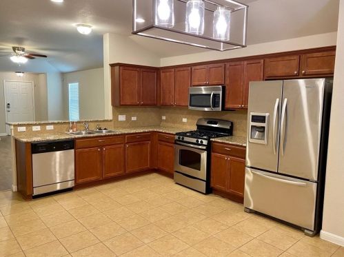 486 Nottingham Loop, Uhland TX  78640-2502 exterior