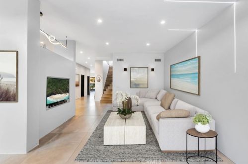 1145 Pine Ave, Manhattan Beach, CA 90266-5035