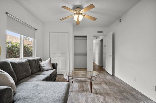 3637 Fairesta St, Glendale CA 91214-1804 exterior