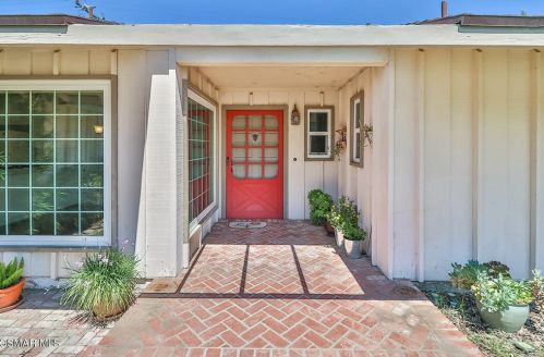 69 Washburn St, Simi Valley, CA 93065-4051