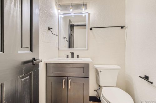 8526 Mineral Cir, Englewood CO 80112-2748 exterior