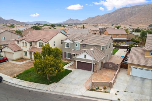 276 Peregrine Ln, San Jacinto, CA 92582-2715