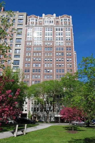2440 Lakeview Ave, Chicago IL  60614-2872 exterior