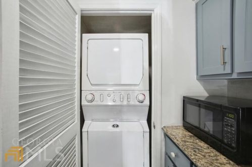 73 Monet Ct, Atlanta GA  30327-1083 exterior