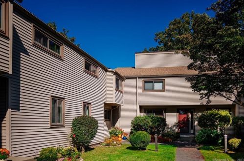 14 Greenbriar Dr, Farmington, CT 06032-1414
