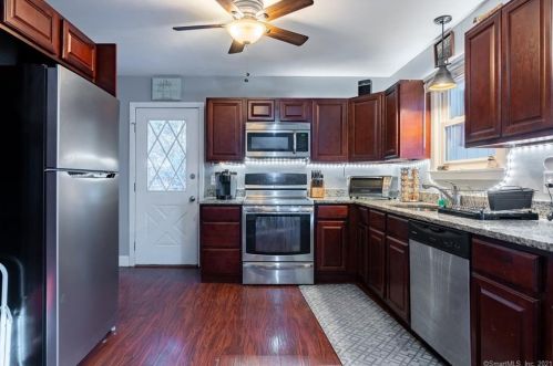 17 Woodhaven St, Waterbury, CT 06708-2305