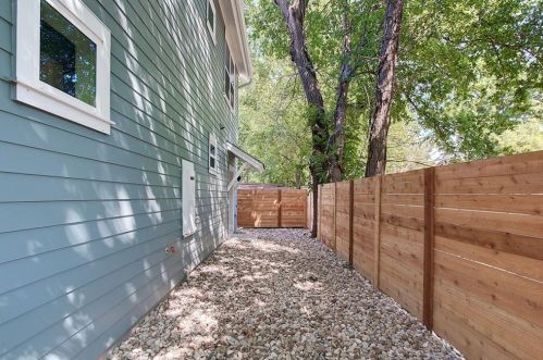 2821 Castro St, Austin TX  78702-3608 exterior