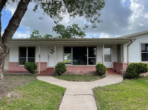 102 Rick Dr, Ezzell, TX 77964-2006