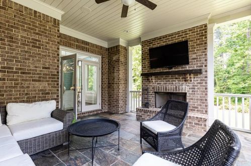 6470 Long Is Dr, Atlanta GA  30328-3043 exterior