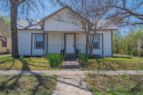 2928 Bomar Ave, Fort Worth, TX 76103-2405