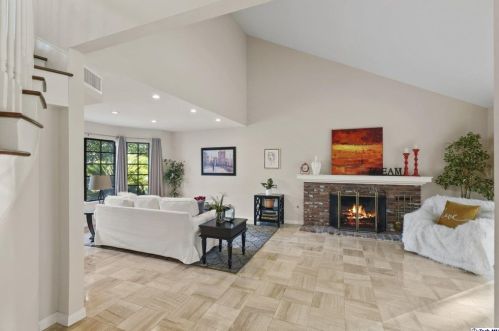 2520 Flintridge Dr, Glendale CA  91206-1033 exterior