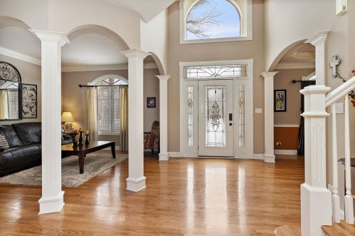 8 Persimmon Ln, South Elgin, IL 60177-3732