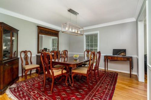 6955 Hunters Branch Dr, Atlanta, GA 30328-1724