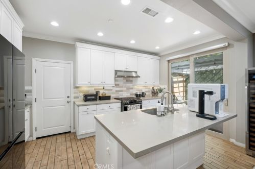 254 Kempton, Irvine CA  92620-2154 exterior